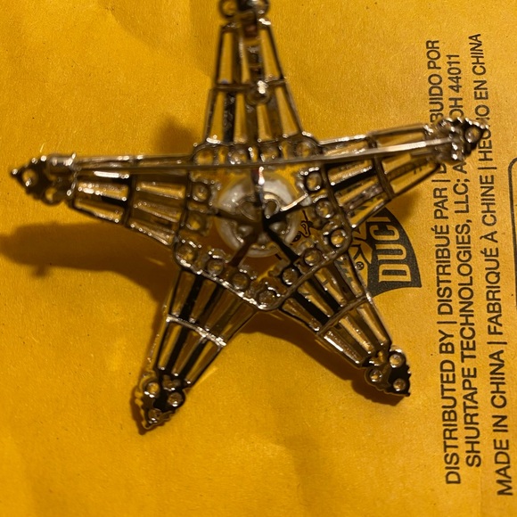 Brooch - Picture 2 of 4